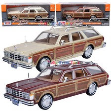 Motormax 73331 1979 Chrysler Lebaron Town & Country Wagon 1/24 Diecast Model Car picture