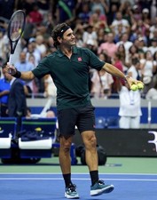 Roger Federer  an Icon Returns to NY UNIQLO  Polo Zip Up Tennis Shirt GREEN Sz M picture