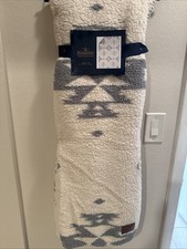 Pendleton Throw New With Pendleton Hanger picture