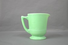 Vintage Jadeite 4-cup Measuring Cup, Pre-Owned picture