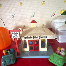 Fisher-Price Vintage 1977 KFC Restaurant Playset Building w/ 2 Cars 4 Figures picture