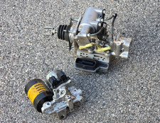10-15 Toyota Prius ABS Anti Lock Brake Booster Pump Actuator 47270-47030 SET OEM picture