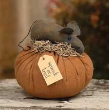 NEW Primitive FALL MOUSE ON PUMPKIN Rustic SQUEAK OR TREAT 4.5