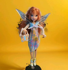 Mattel 2004 Rainbow Winx Club BLOOM Figure Doll  Accessories picture