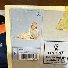 Lladró Mundo de Ensueño Girl Holding Globe Figurine 05943 Porcelain Box picture