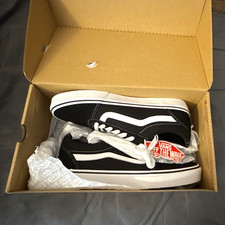 VANS Ward Black/White Suede Low Top Lace Up Men's Sneakers (Never worn) picture