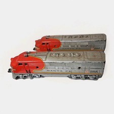 Vintage 1948 Lionel Santa Fe 2333 F3 AA Diesel Locomotive Set (2 Pk Bundle) picture