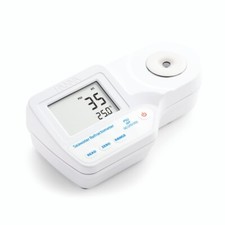 Digital Refractometer for Seawater Analysis (HI96822) - Hanna Instruments picture