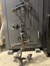 Hoyt Carbon CARBON ELEMENT G3 Right Hand Bow 27” Draw 70lb. picture