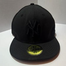 New Era 59FIFTY New York Yankees Black Fitted Cap Size 7 1/2 MLB picture