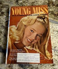 “Young Miss” magazine Oct. 1967 Fashion Teen Illustrated HERMAN’S HERMITS picture
