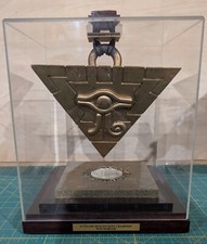 Yu-Gi-Oh Millennium Puzzle Duelist King Champion Trophy 2003 Konami Authentic picture