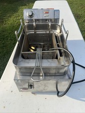 Wells 5E-F15CY 15 lb. Electric Countertop Fryer - 208-240V, 4319/5750W AF picture