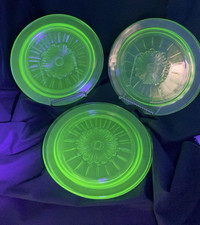 Vtg U.S. Glass Tendril Green Uranium Luncheon Plate 8.25