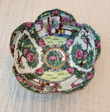 Vintage Chinese Rose Medallion Famille Rose Porcelain Scalloped Bowl 10” picture
