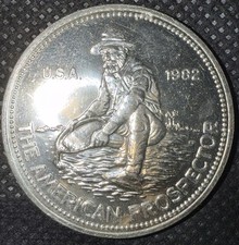 ⭐️Vintage 1982 Engelhard American Prospector - 1 oz .999 Fine Silver Round⭐️ picture