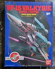 Bandai 1/72 VF-1S Valkyrie Super Fighter Macross Special Coating Ver Kit picture