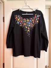 Sabaku Artwear Women's Large Black 3/4 Sleeve Shirt Artsy Heart with Flowers picture