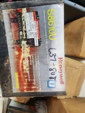 Honeywell S8610U Universal Pilot Gas Ignition Control 24V picture